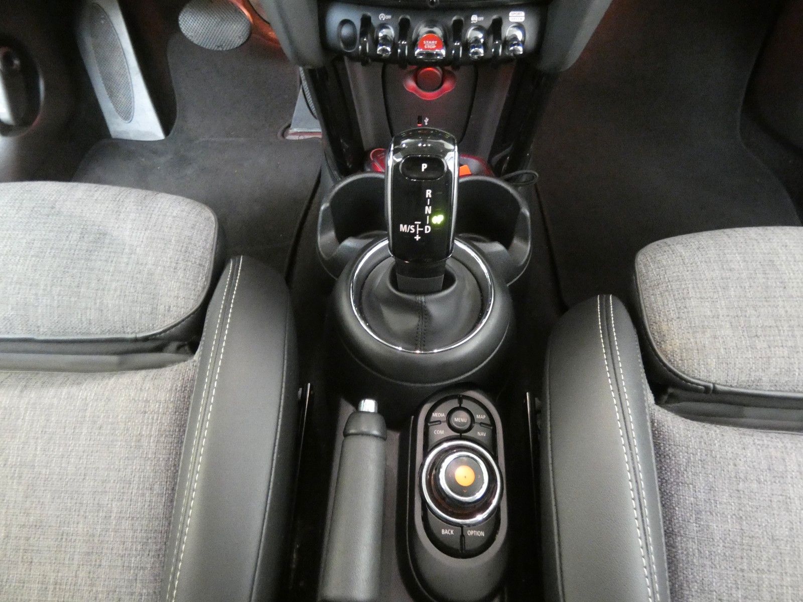MINI Cooper Chili - Samsaru's Car Outlet