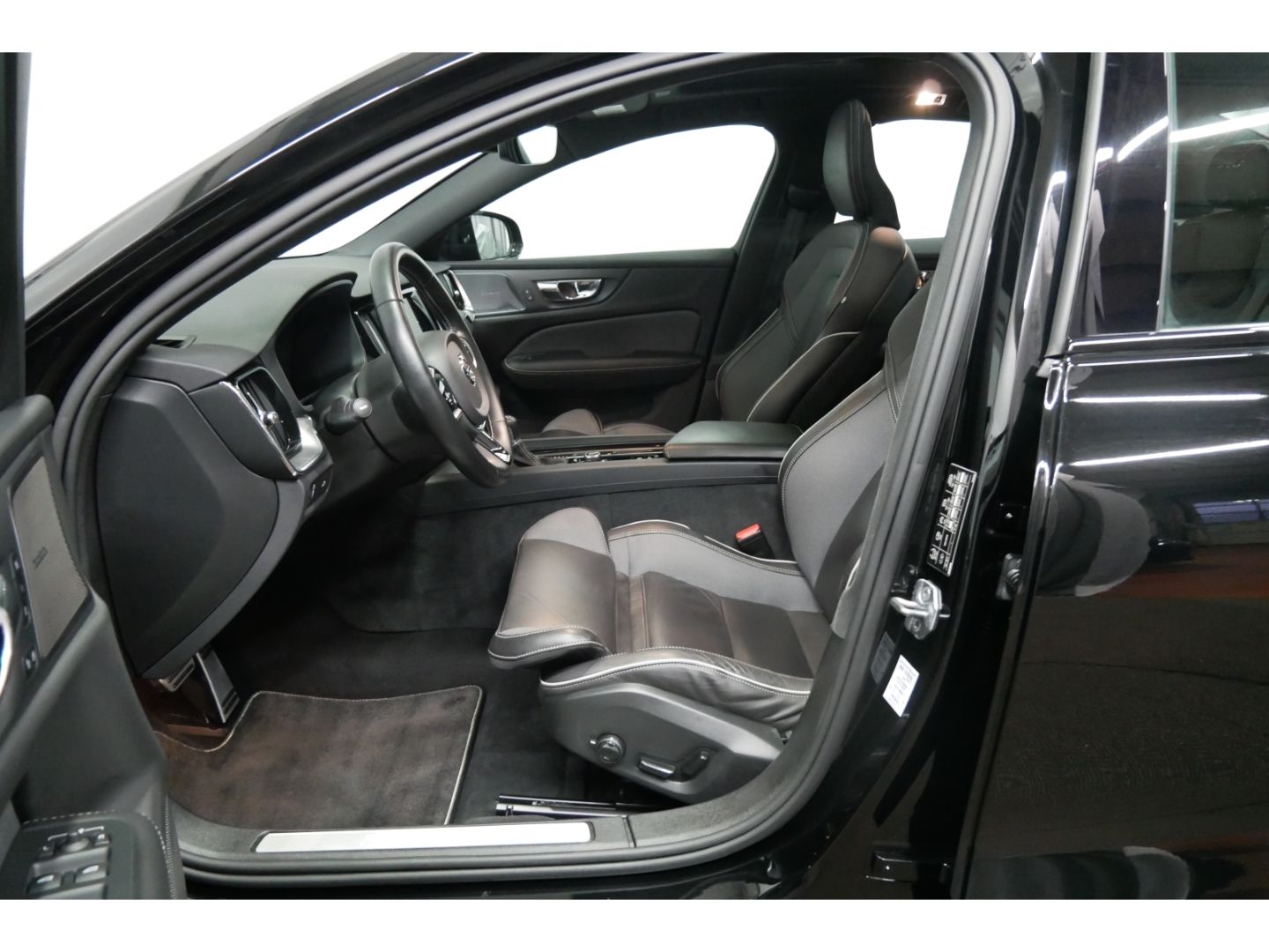 Volvo S60 R Design T5 Panor+LED+Navi+Kamera+Leder+19''