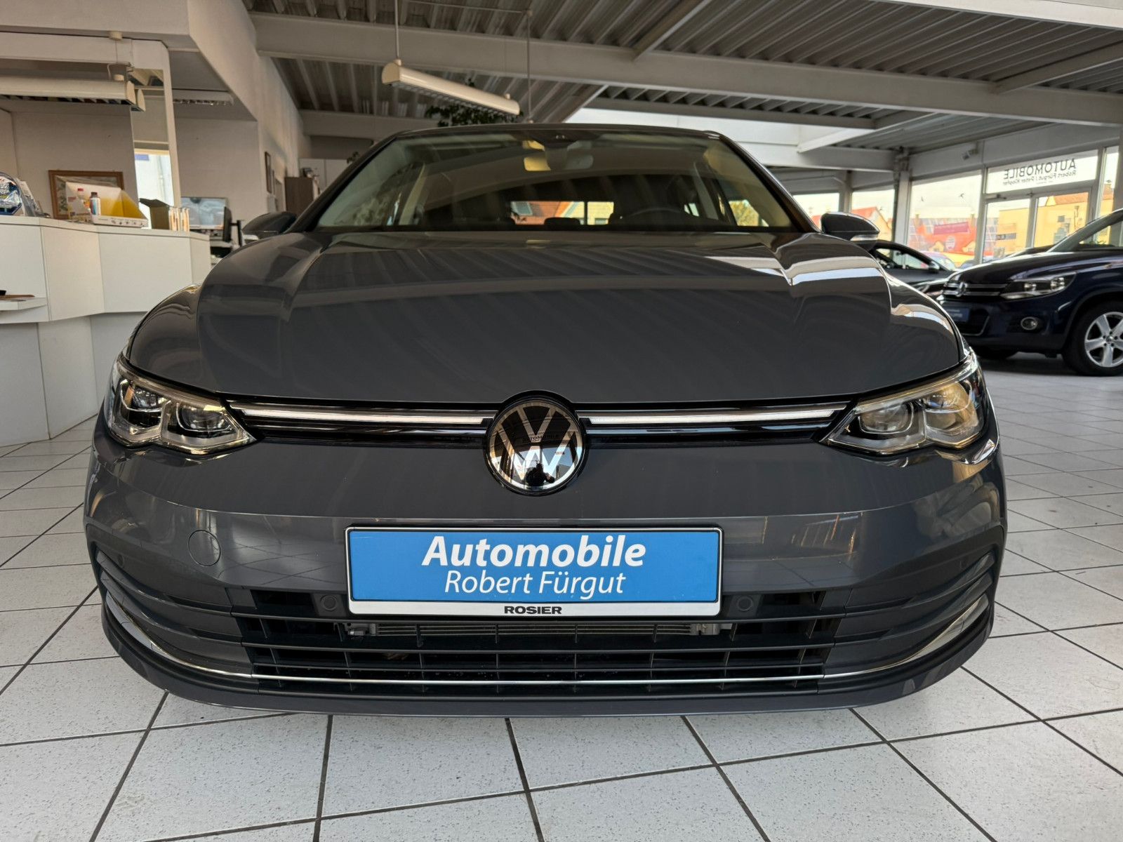 Volkswagen Golf VIII Lim. Style - Samsaru's Car Outlet