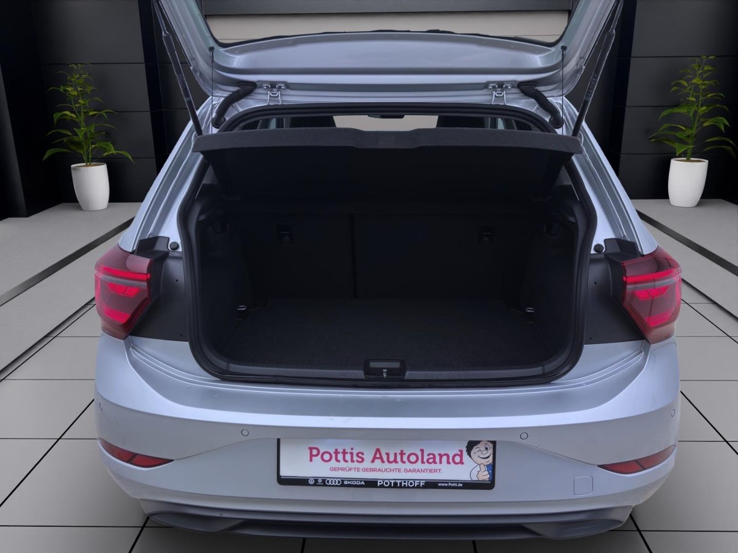 Volkswagen Polo 1.0 TSI DSG LIFE - Samsaru's Car Outlet