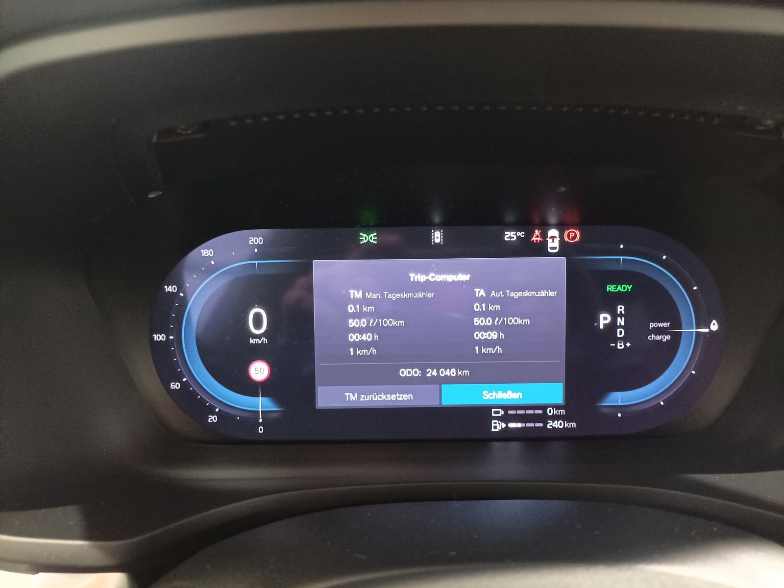 Volvo V60 T8 AWD Ultra Dark  PHEV|LED|Navi|360°|AHK