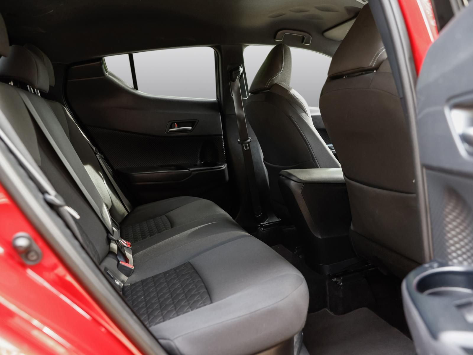 Toyota C-HR 2.0 HYBRID - Samsaru's Car Outlet