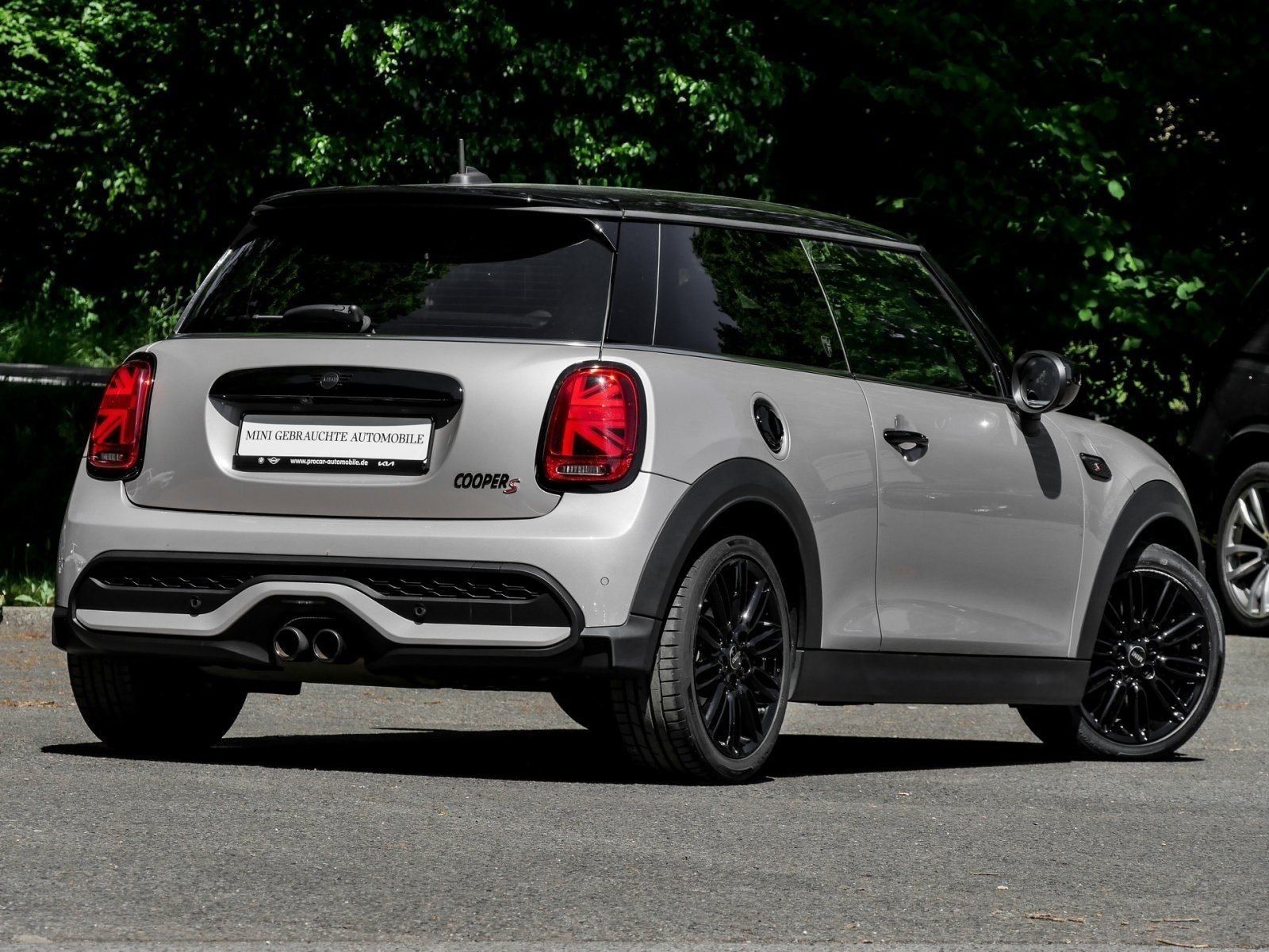 MINI Cooper S YOUNIQUE - Samsaru's Car Outlet