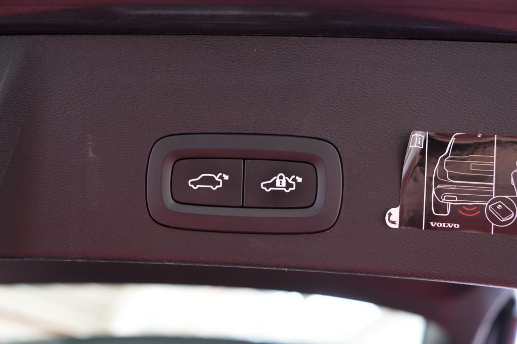Volvo XC 40 B4 Momentum - Samsaru's Car Outlet