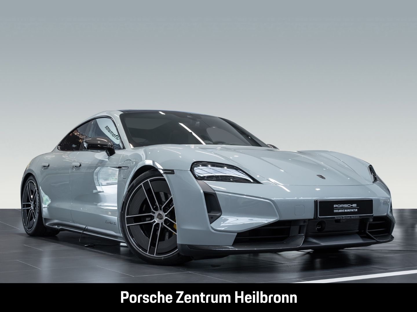Porsche Taycan Turbo S Burmester Surround-View Head-Up