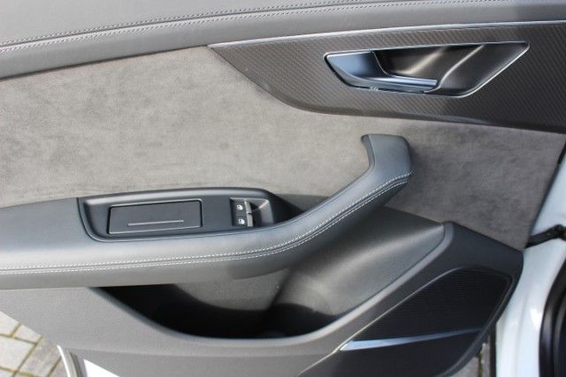 Audi RS Q8 4.0 TFSI MLED Pano HuD LM23 RS Dynamik