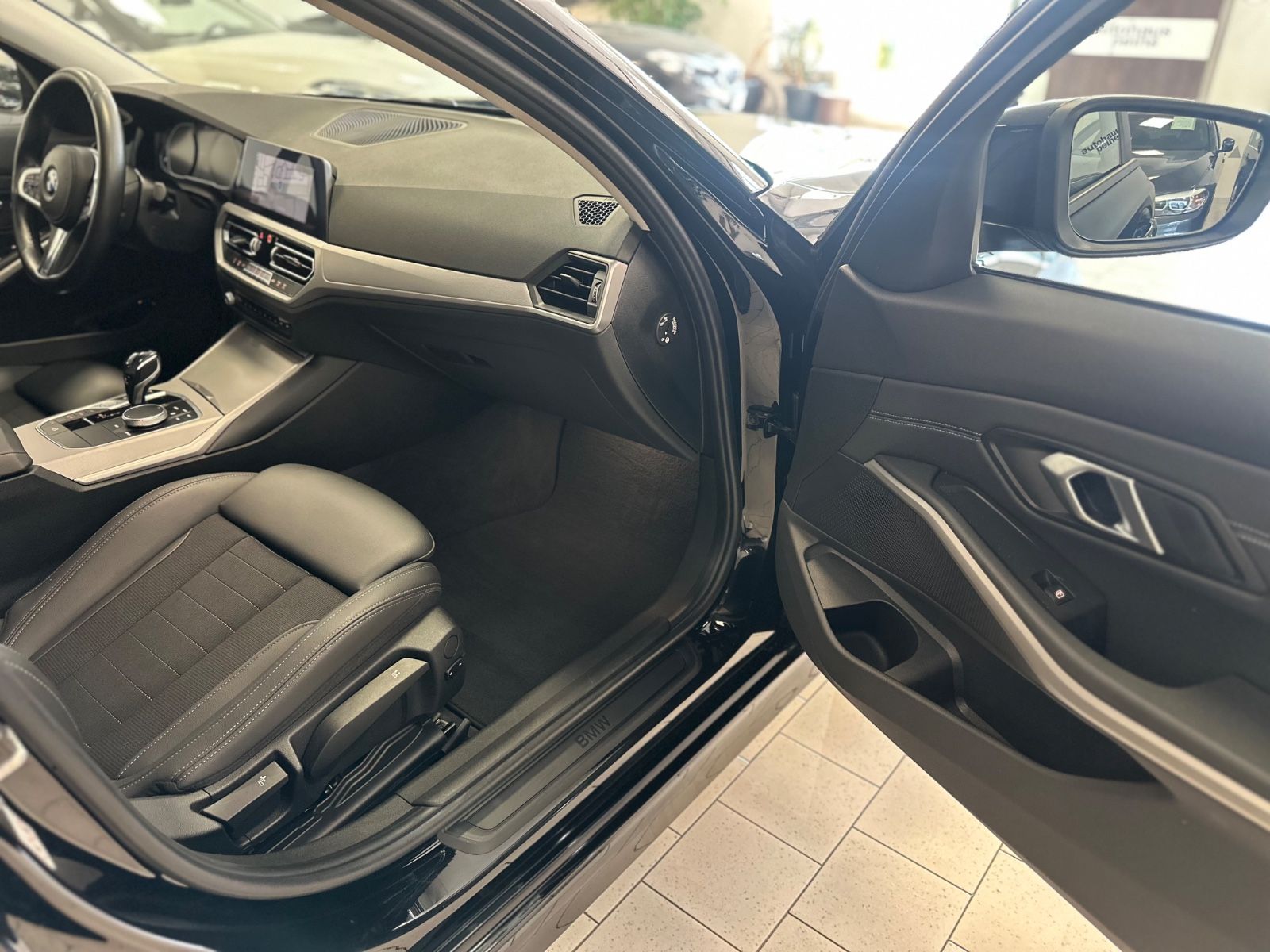 BMW 330e - Samsaru's Car Outlet