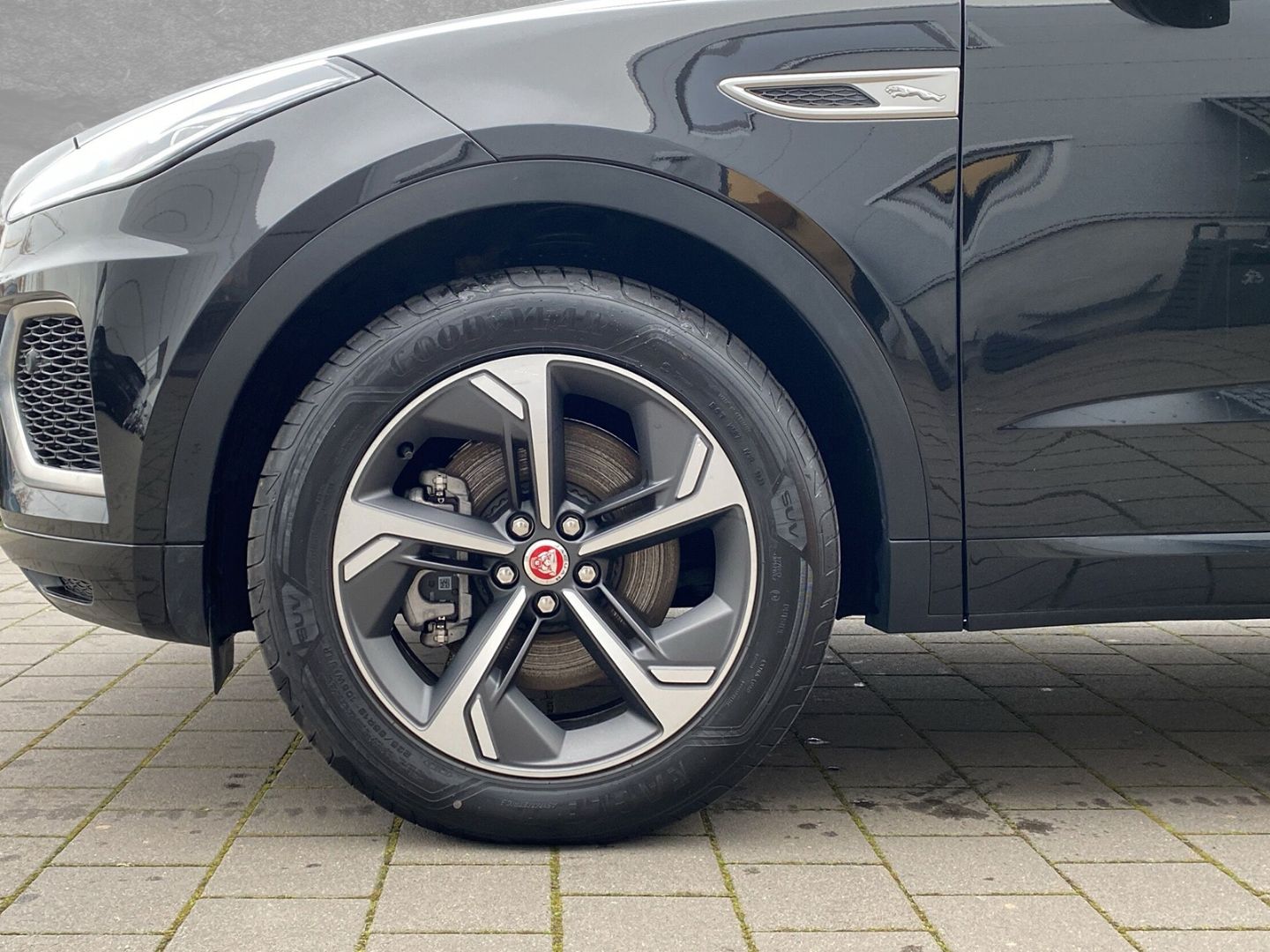 Jaguar E-Pace D165 R-Dynamic SE ACC Keyless Memory Meri