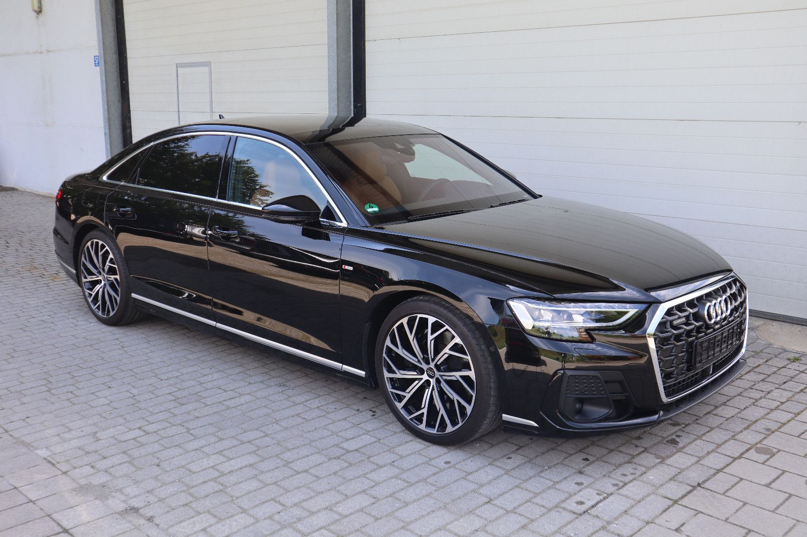 Audi A8L 60 TFSIe lang S-Line - Samsaru's Car Outlet