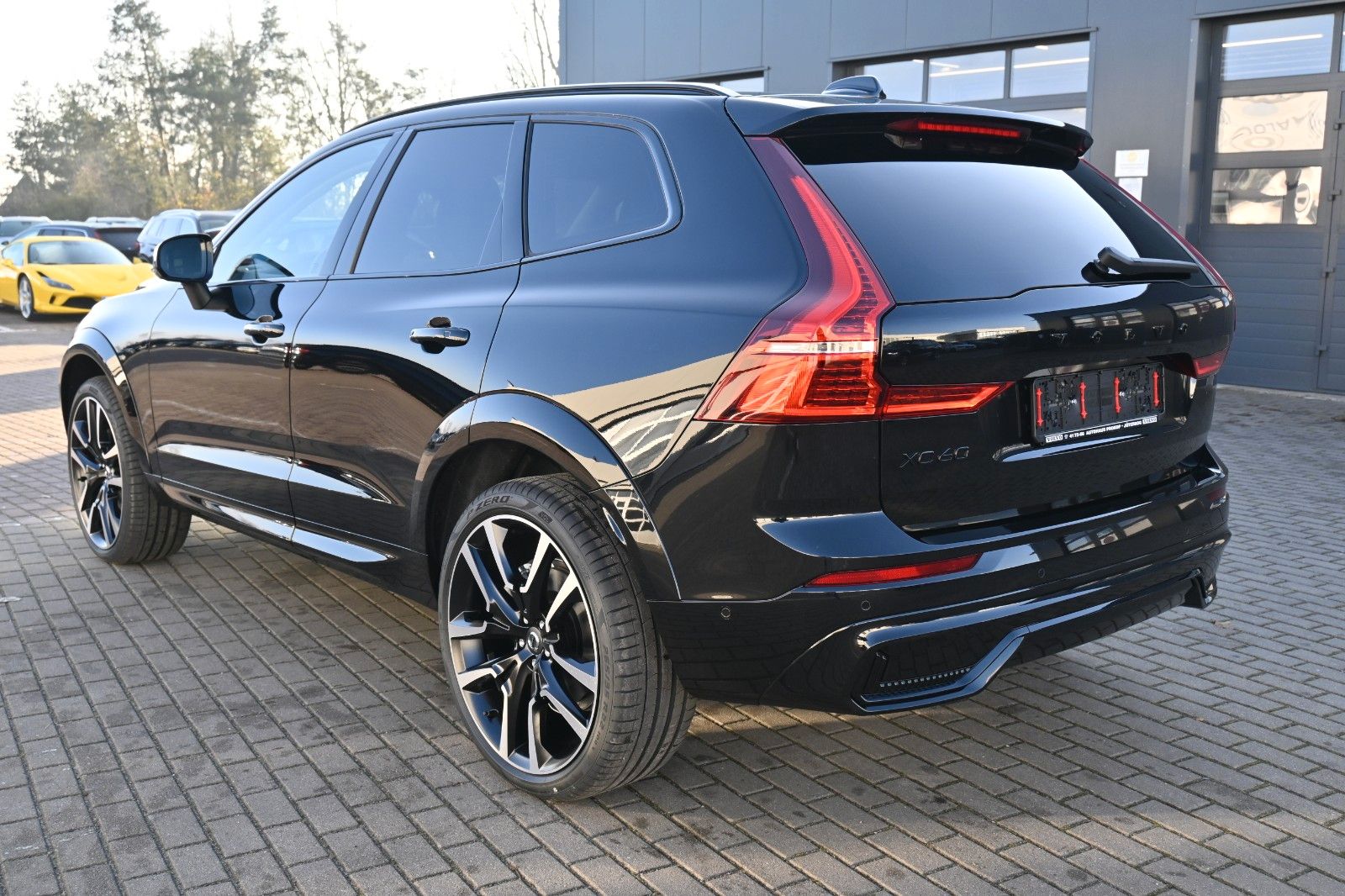 Volvo XC60 B5 AWD Ultra Dark*LUFT*360°*ACC*AHK