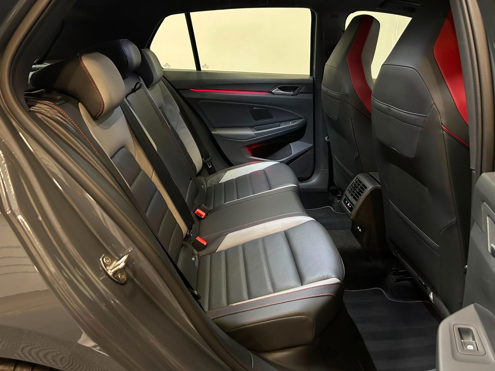 Volkswagen Golf VIII Lim. GTI  245PS *ACC-VirtCo-AHK-H&K*