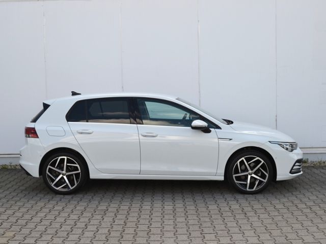 Volkswagen Golf VIII 1.5 TSI Style - Samsaru's Car Outlet