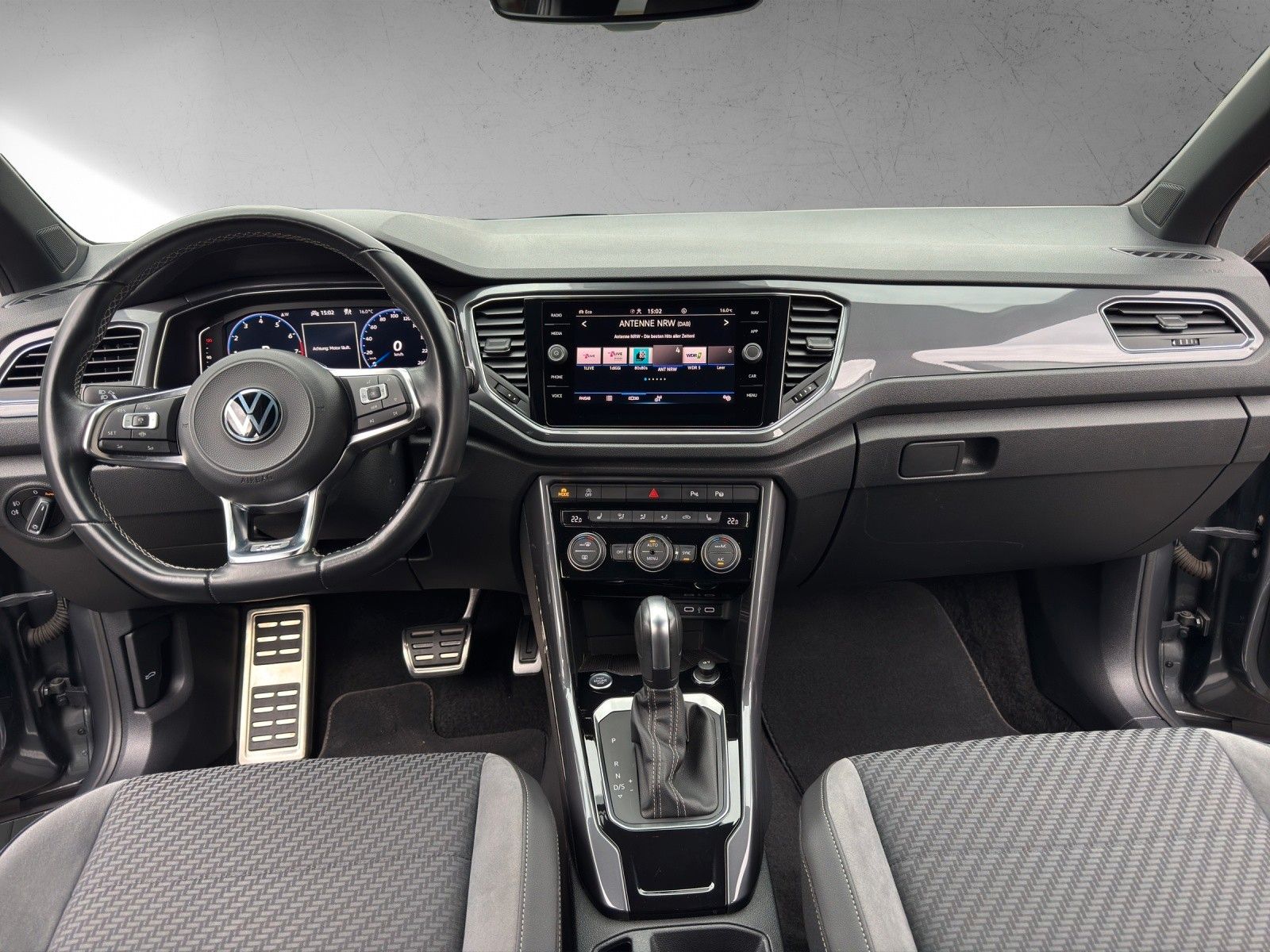 Volkswagen T-Roc R-Line DSG - Samsaru's Car Outlet