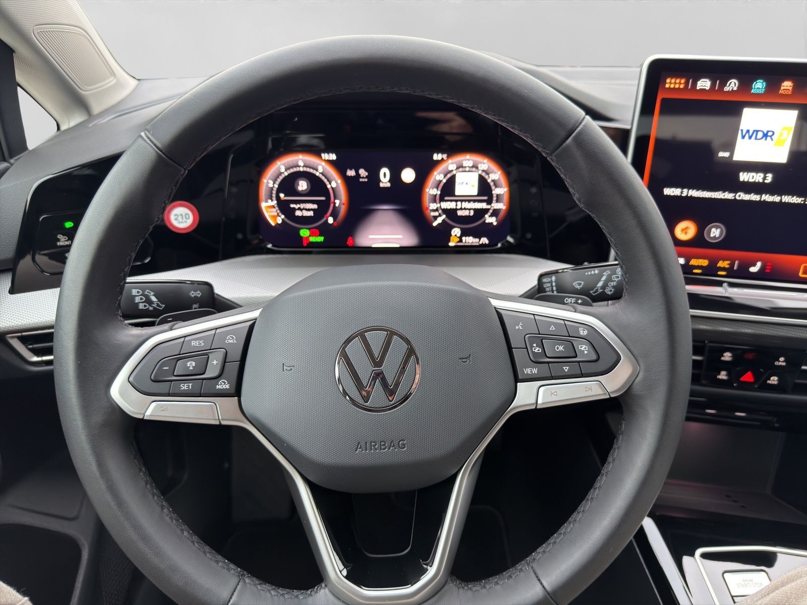 Volkswagen Golf 1.5 eTSI DSG STYLE MATRIX ASSIST AREAVIEW