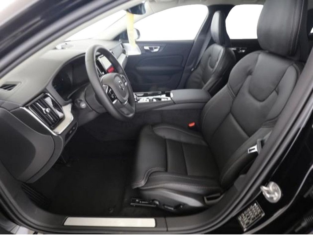 Volvo V60 T6 Ultra Dark Recharge Plug-In Hybrid AWD