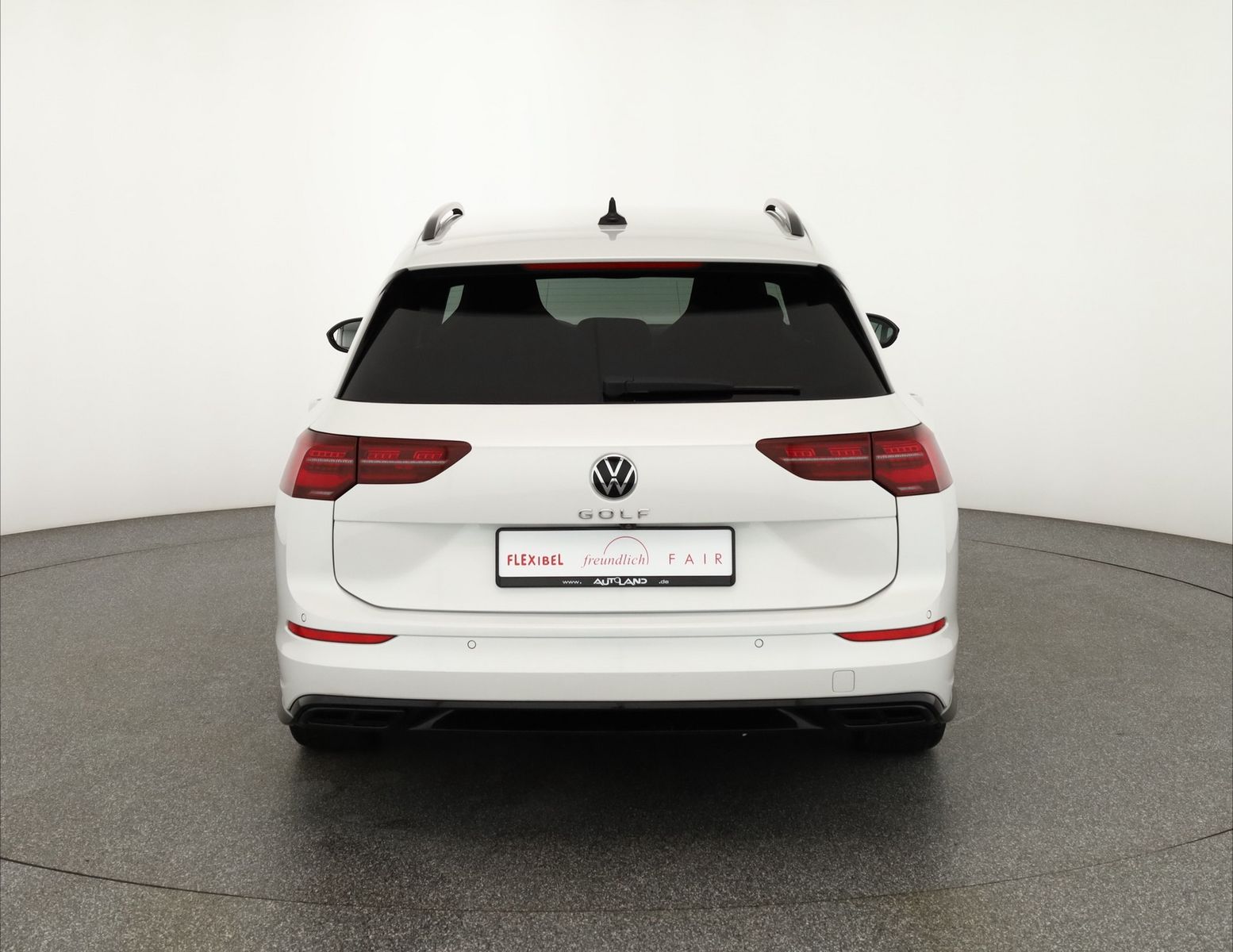 Volkswagen Golf VIII Variant 2.0 TSI DSG R-Line - Samsaru's Car Outlet