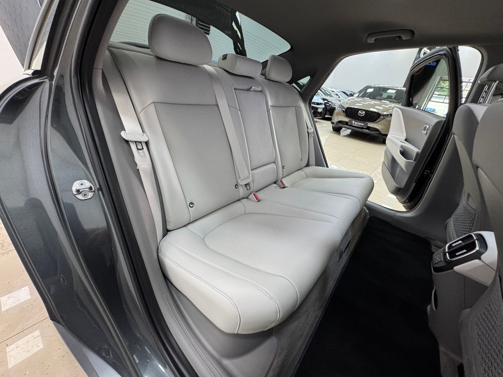 Hyundai IONIQ 6 77,4kWh 325ps 4WD Uniq PANO & DIGI NON