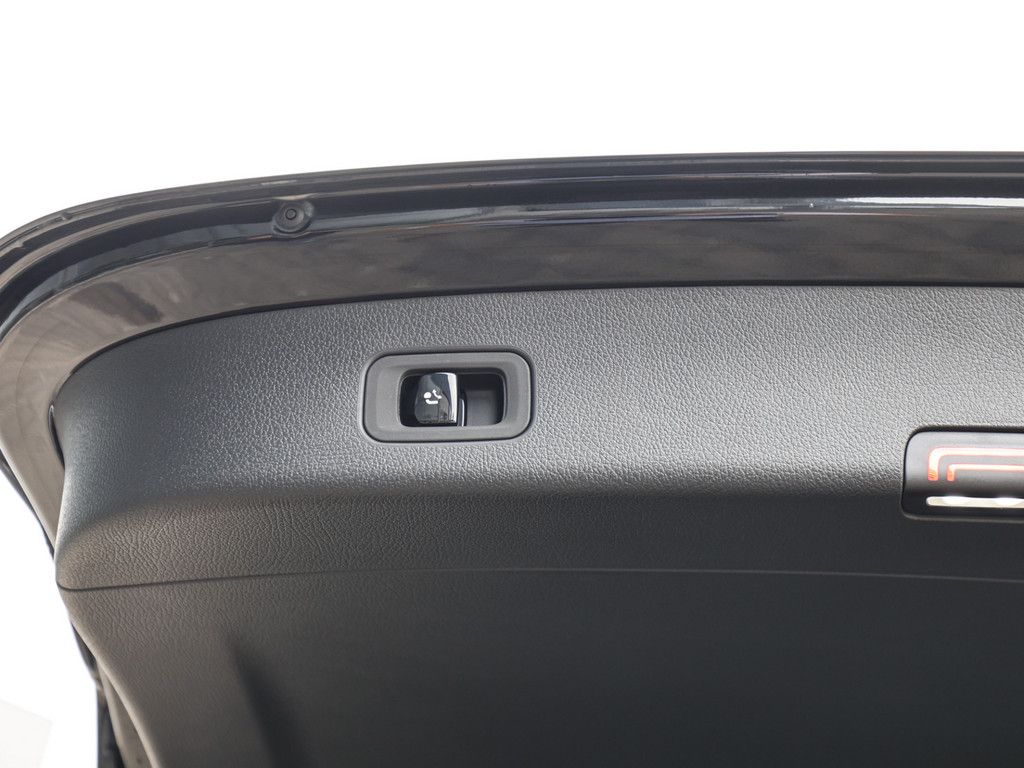 Mercedes-Benz GLC 220 d 4M AMG Line AHK Abstandstemp. LED Pano