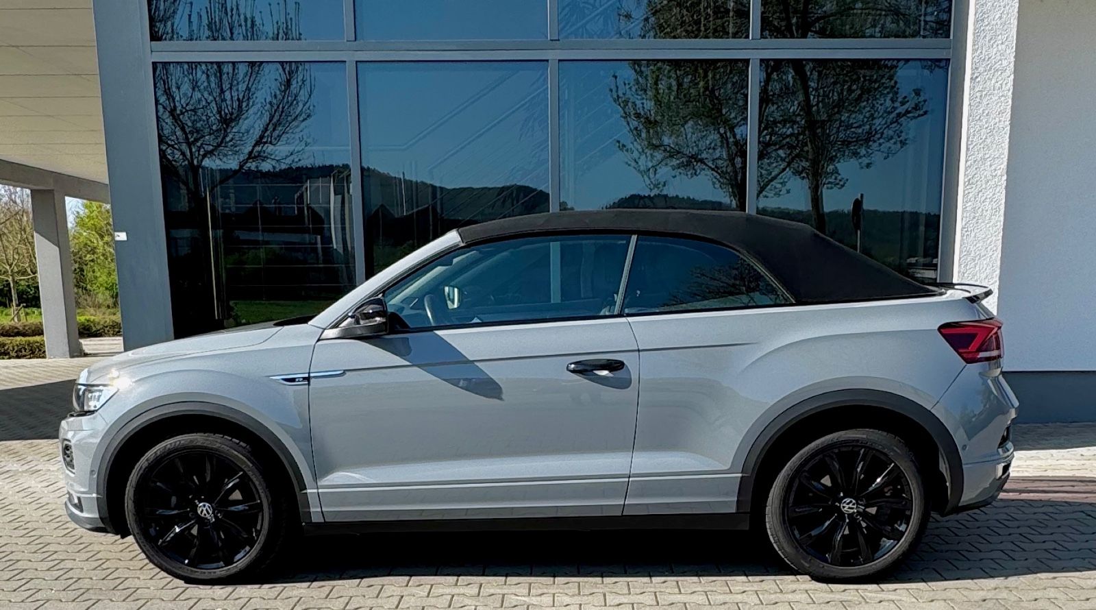 Volkswagen T-Roc R-Line - Samsaru's Car Outlet