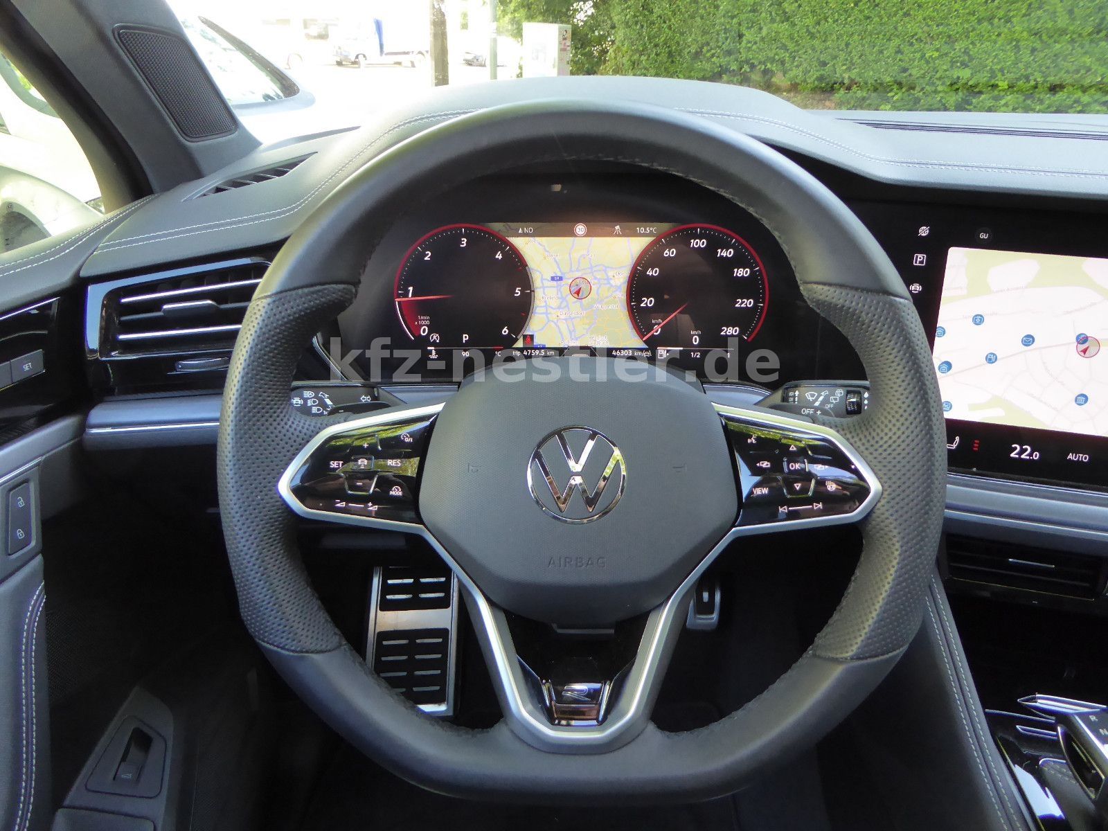 Volkswagen Touareg 3.0 TDI R-Line - Samsaru's Car Outlet