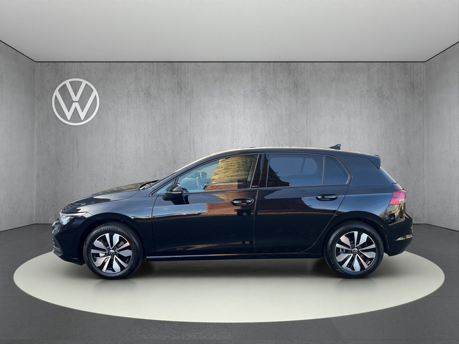Volkswagen Golf VIII 1.5 eTSI Move - Samsaru's Car Outlet