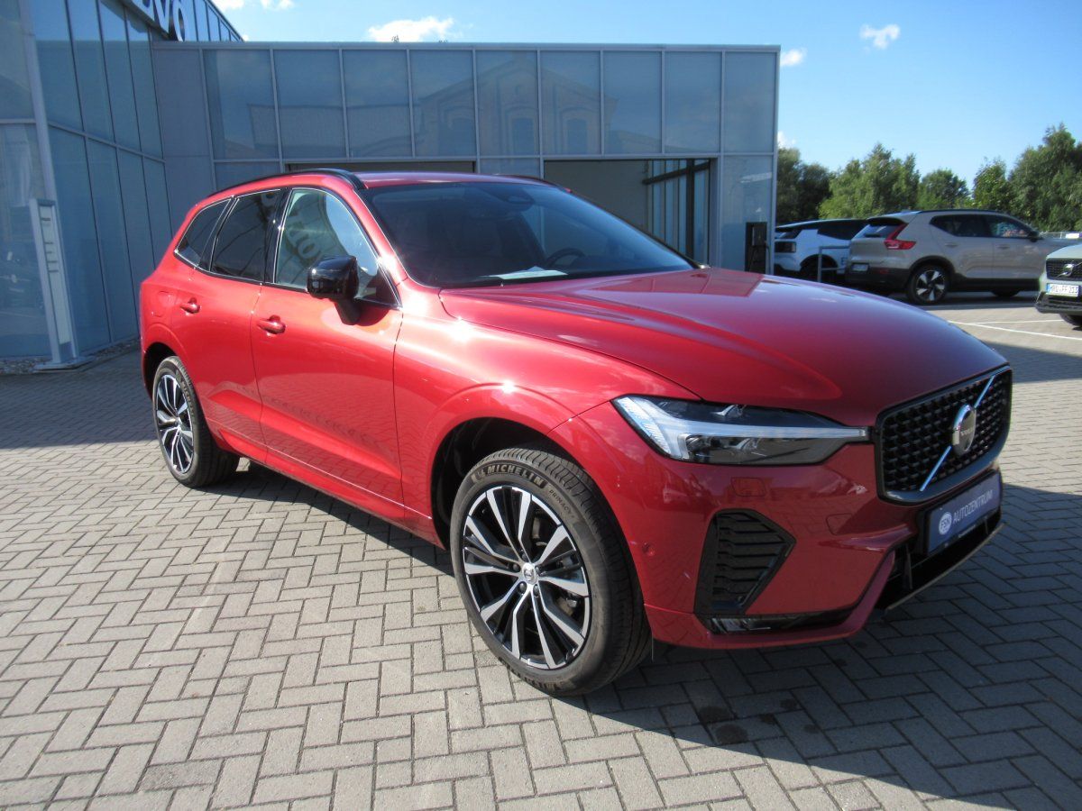 Volvo XC60 B5 AWD Benzin Plus Dark Automatik