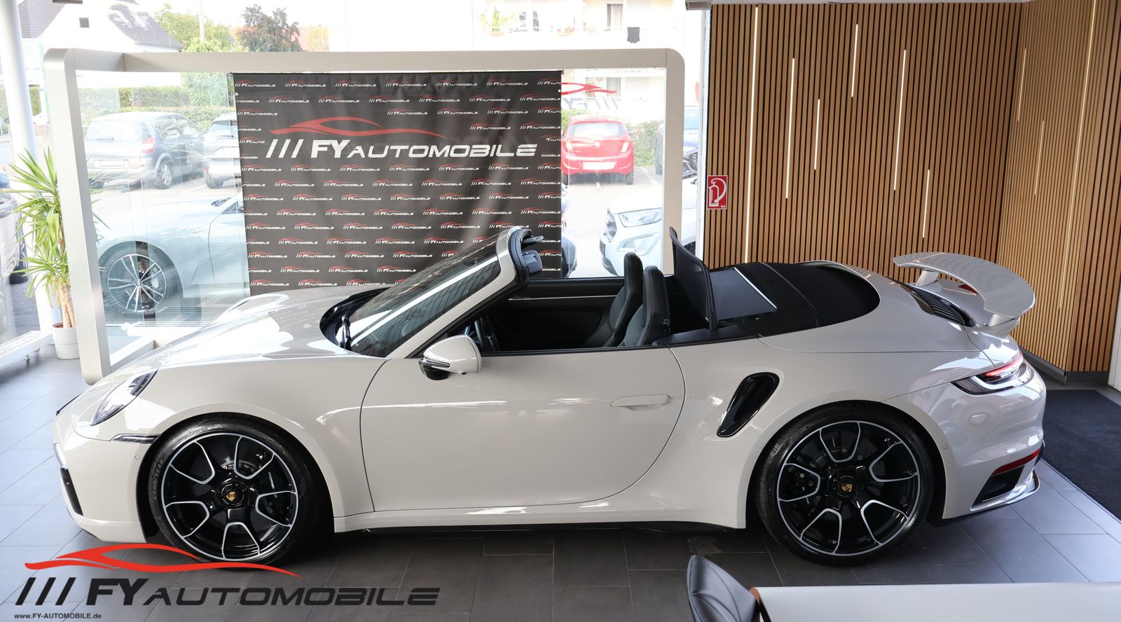 Porsche 992 Turbo S Cabriolet Lift* Keramik* Garantie*