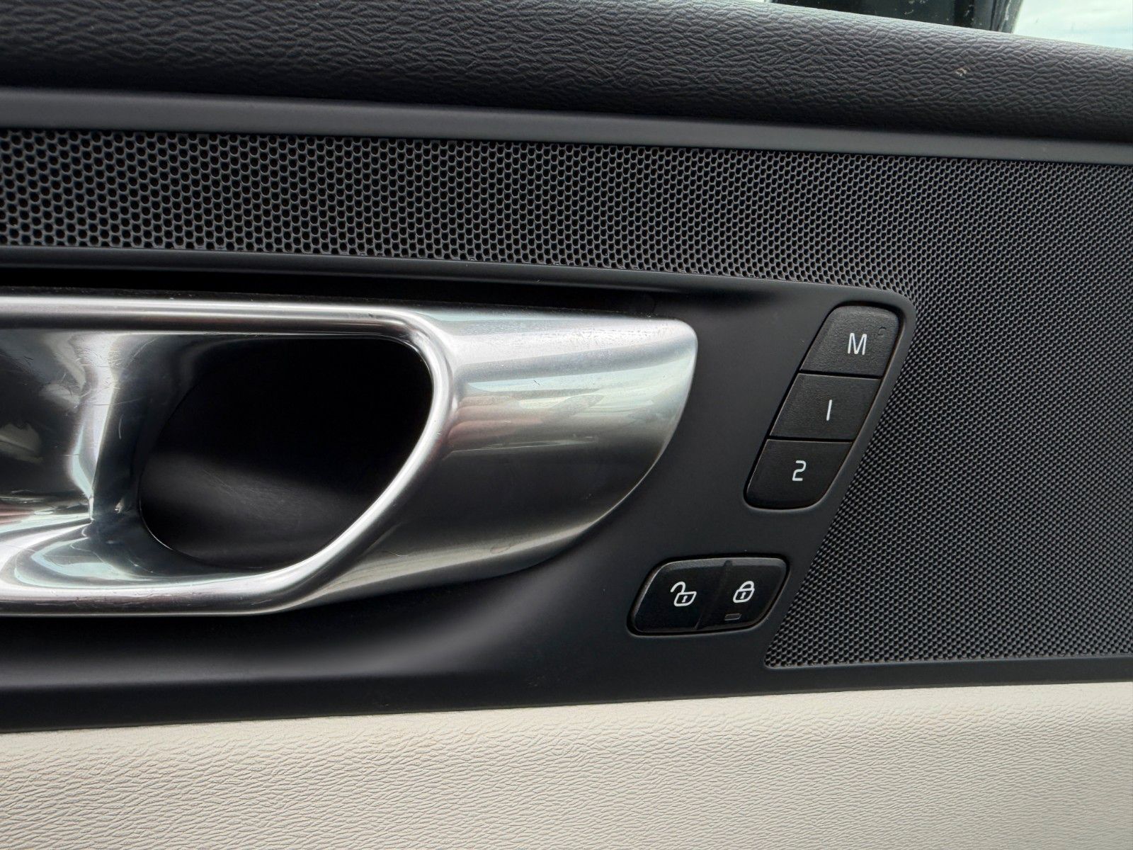 Volvo XC60 T6 253 +145 R-Design AWD Ultimate Dark*Pano