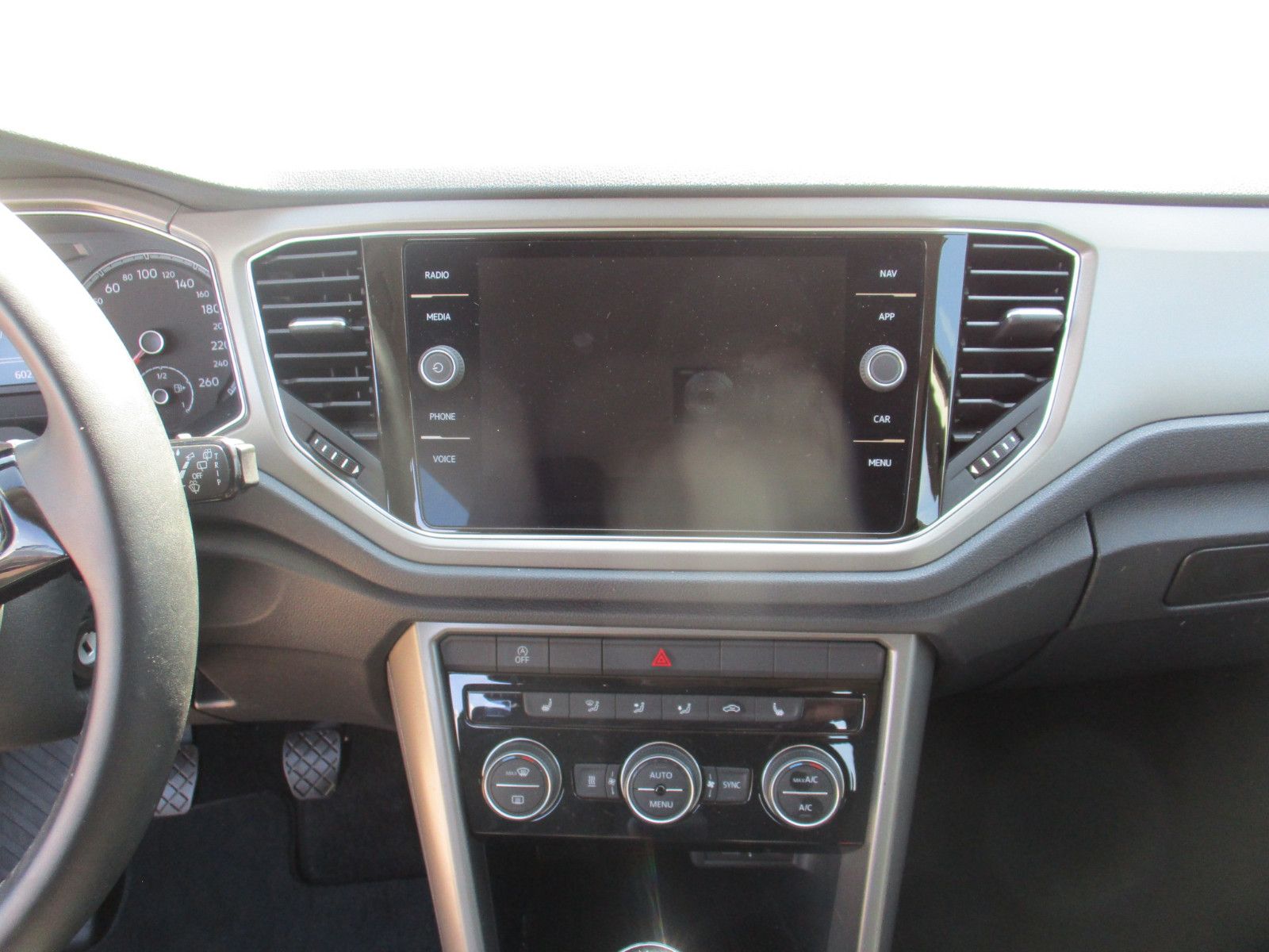Volkswagen T-Roc 1.0 TSI Style - Samsaru's Car Outlet