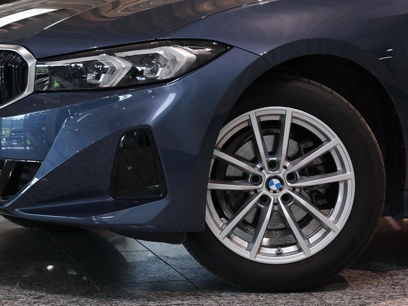 BMW 318i Tour. LED 360° DrivAssProf. HUD Head-Up