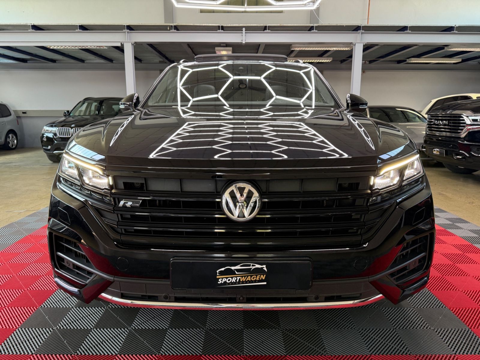 Volkswagen Touareg R-Line - Samsaru's Car Outlet