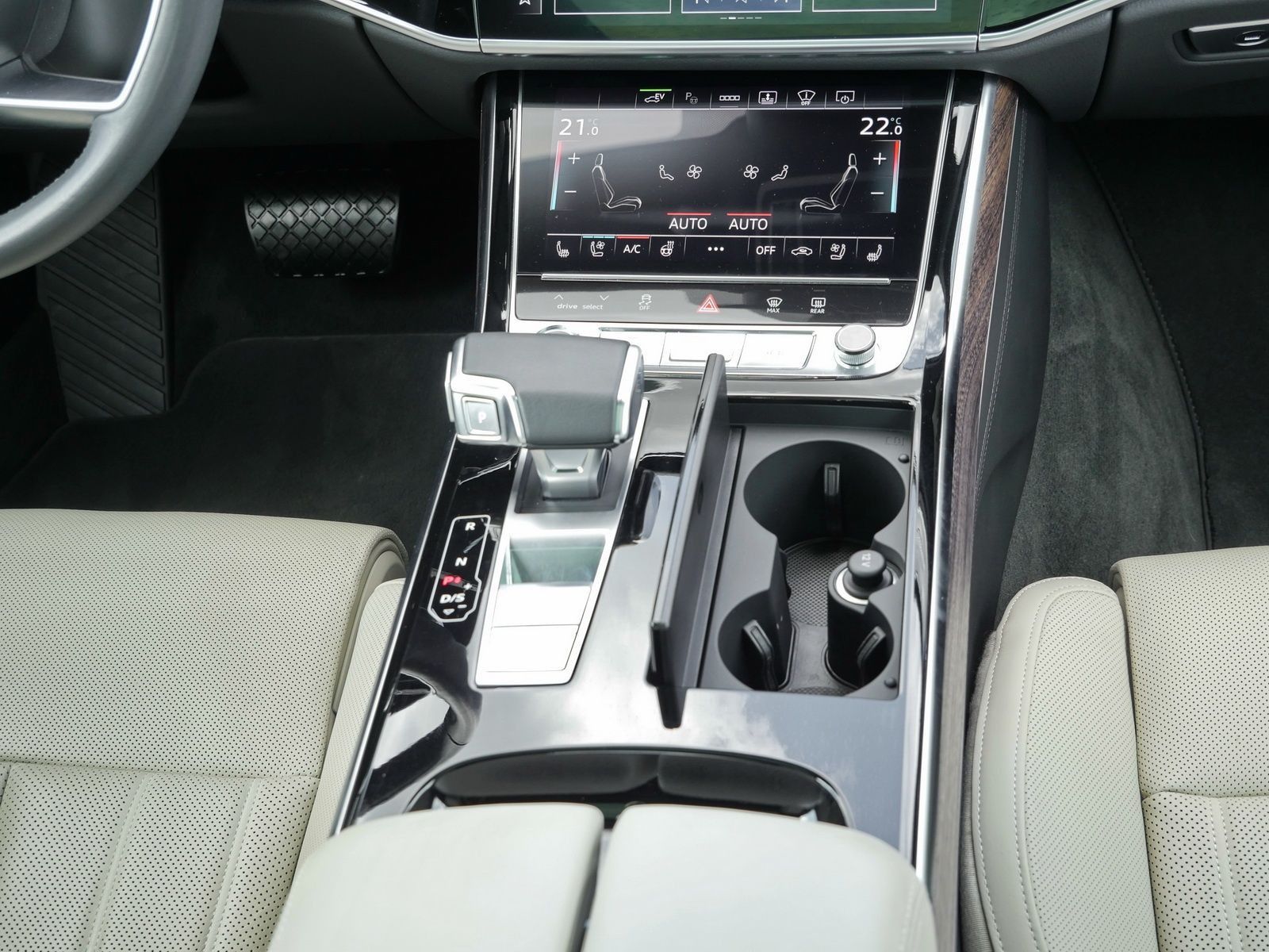 Audi A8 60 TFSI e quattro - Samsaru's Car Outlet