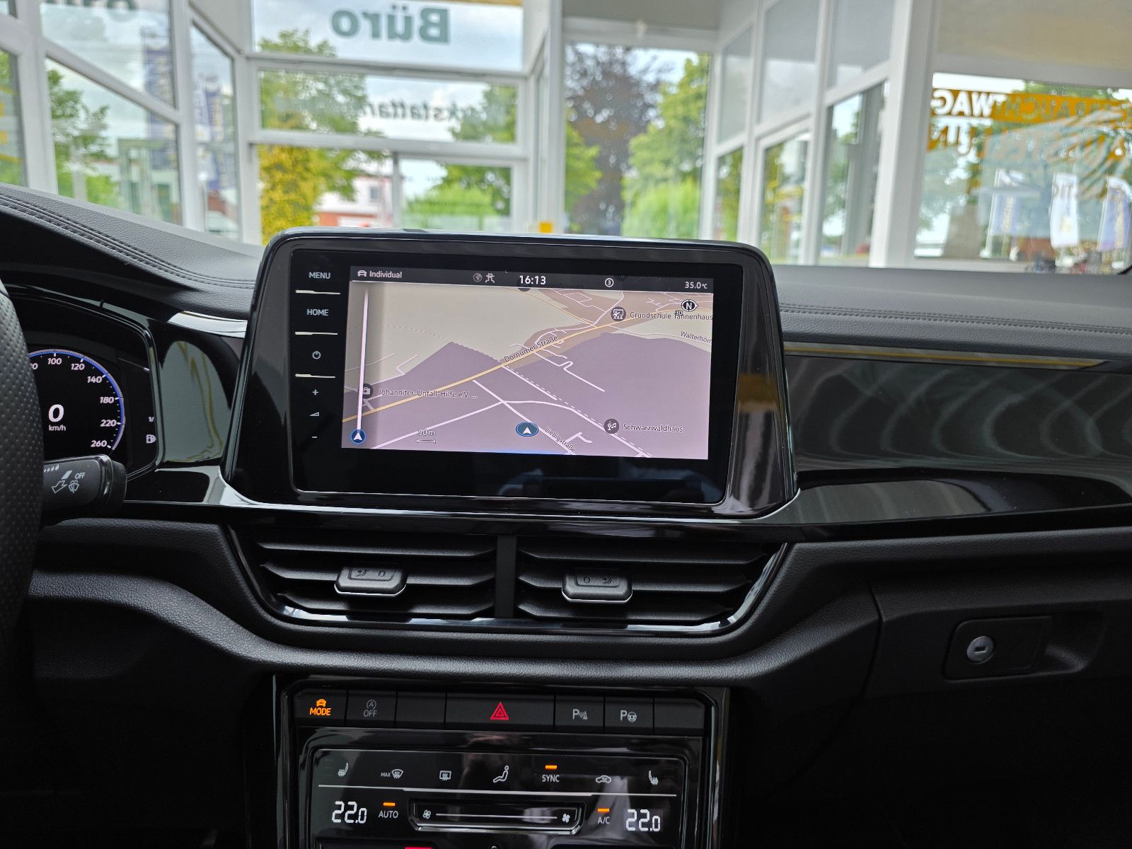 Volkswagen T-Roc R-Line Black - Samsaru's Car Outlet