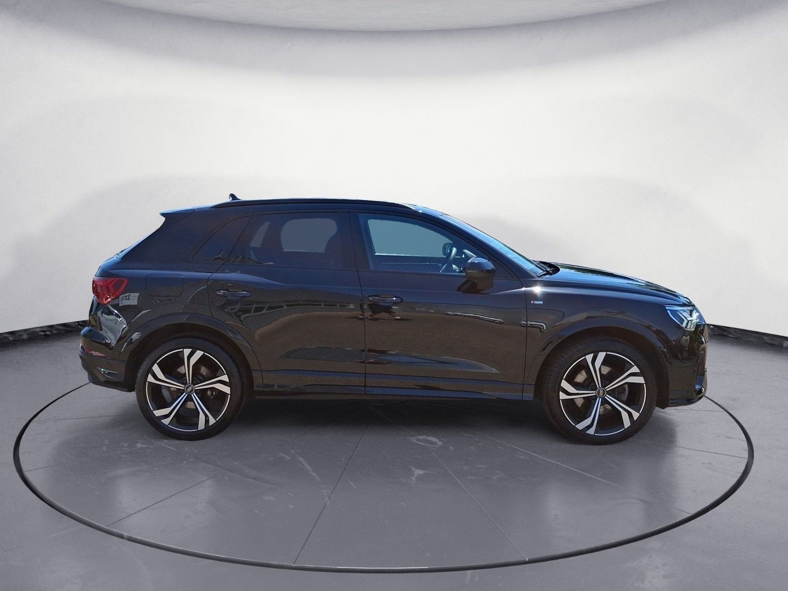 Audi Q3 40TDI quattro S tronic S line AHK ACCAssist M