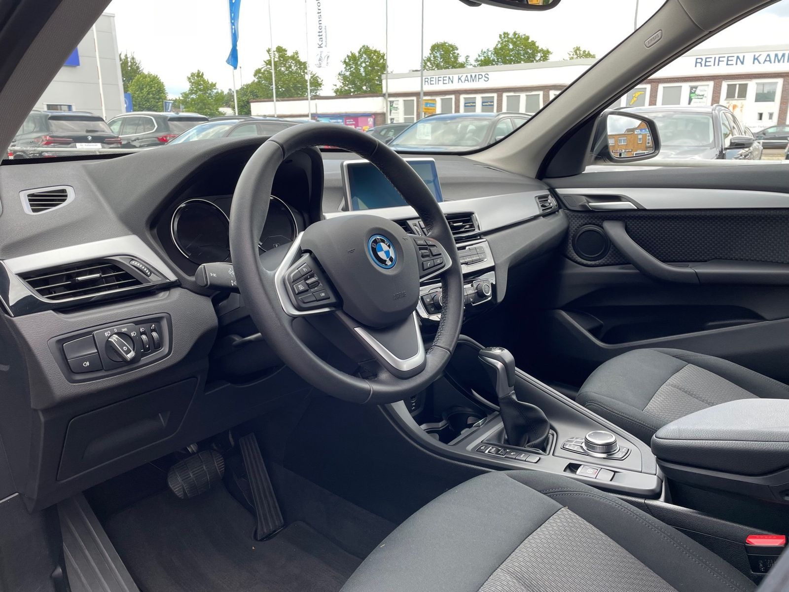 BMW X1 xDrive25e Advantage - Samsaru's Car Outlet