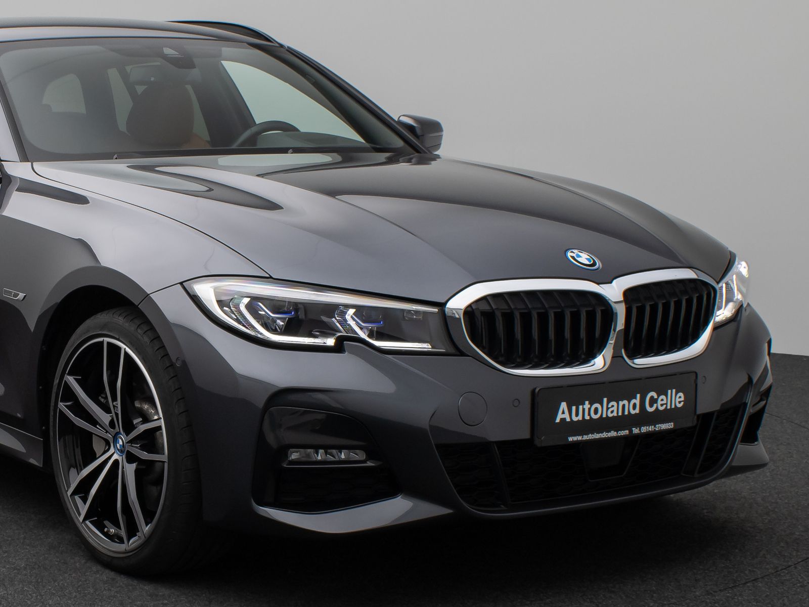 BMW 330e M Sport - Samsaru's Car Outlet