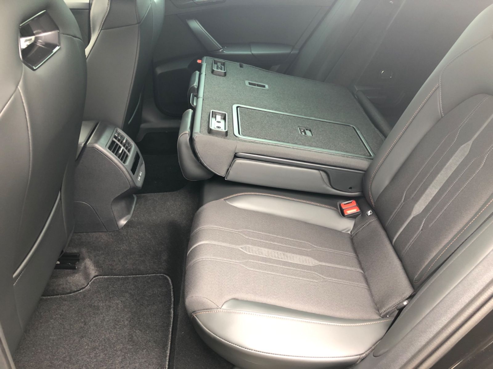 Cupra Leon Sportstourer 1.5 eTSI ACT DSG - Samsaru's Car Outlet