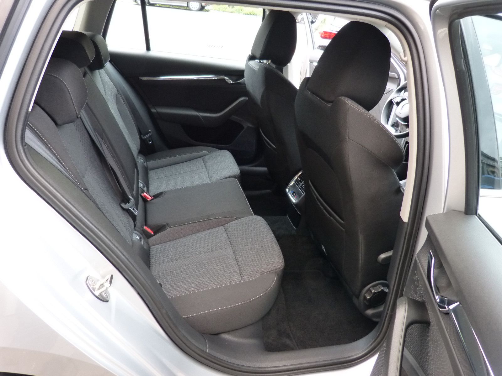Skoda Octavia Combi Style DSG - Samsaru's Car Outlet