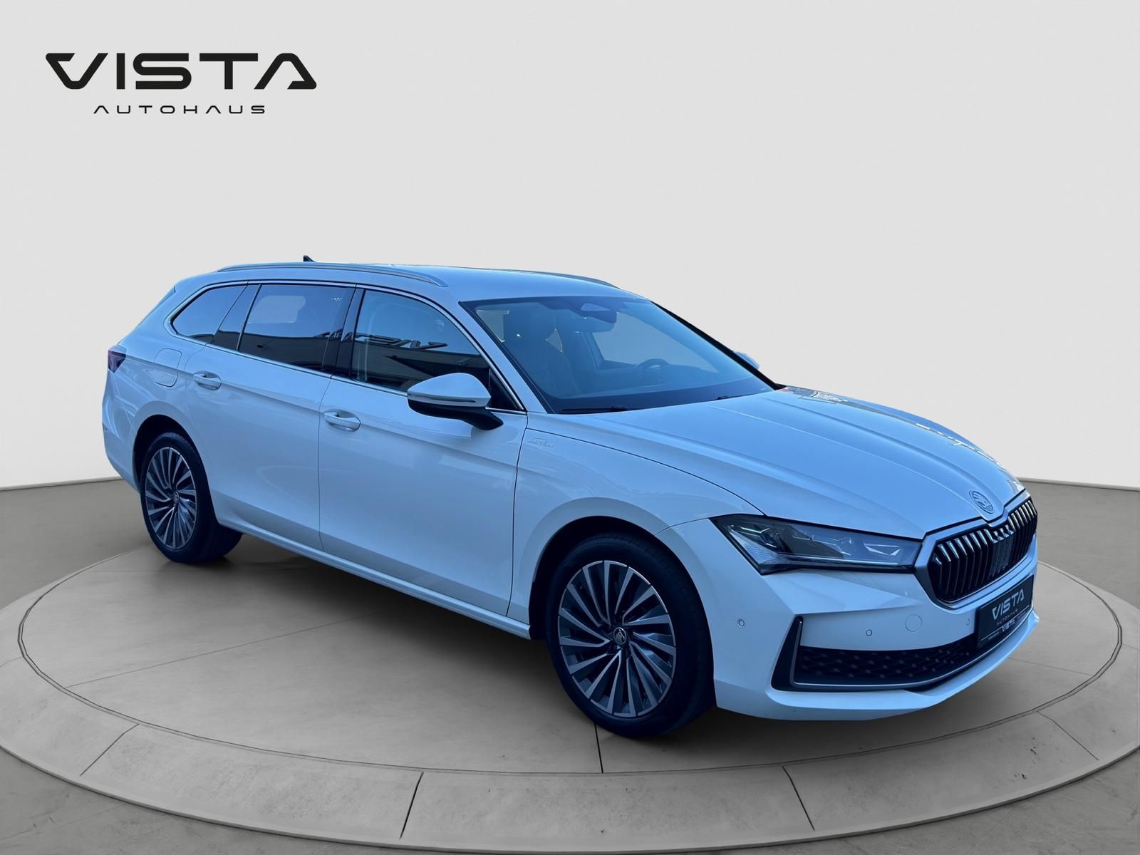 Skoda Superb 4x4 L&K*STHZ*AHK*360*ACC*HUD*LEDER*CANTON