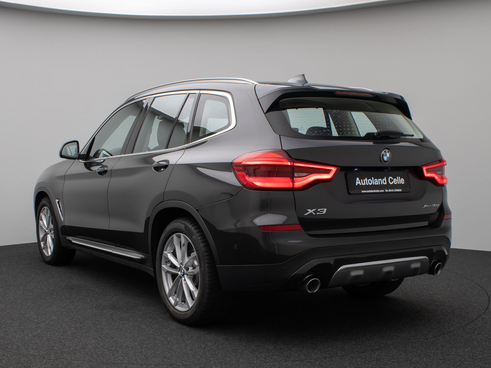 BMW X3 xD30d LuxuryLine - Samsaru's Car Outlet