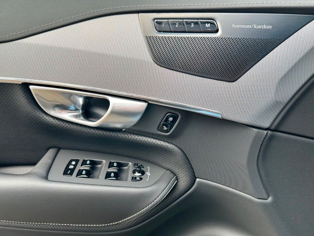 Volvo XC90 B5 D AWD Geartronic ULTIMATE BRIGHT-7Si-AHK