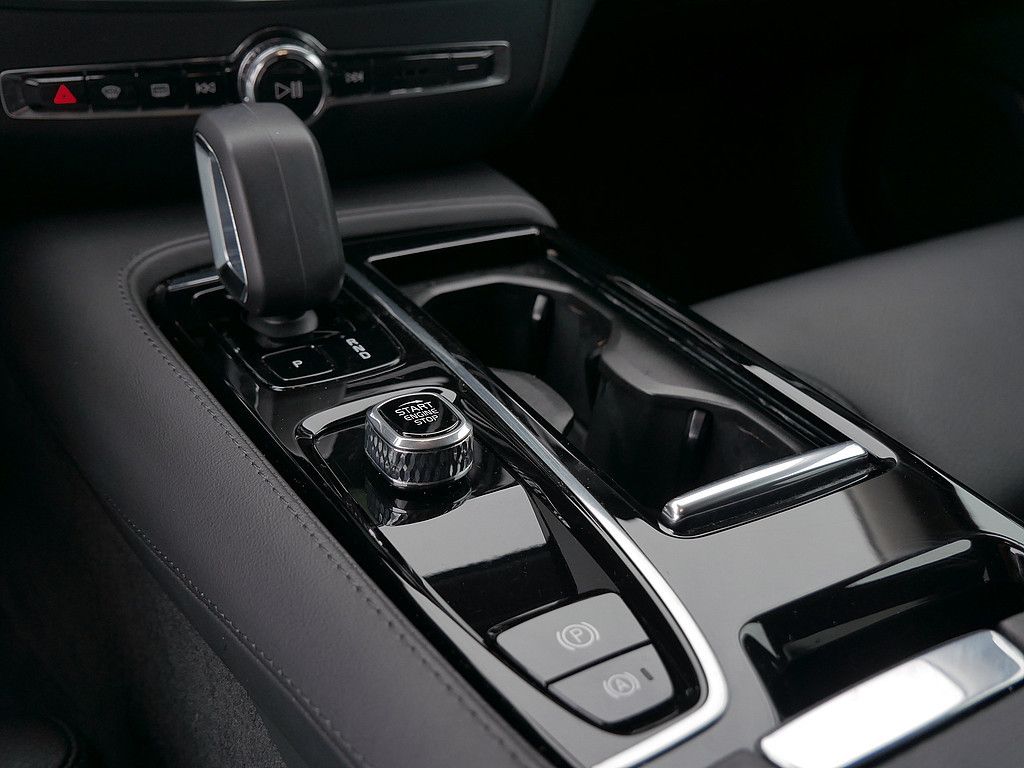 Volvo V60 T8 Recharge Plus Bright AWD AHK STANDHZ LED