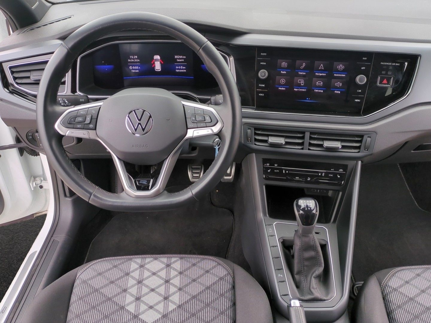 Volkswagen Taigo R-LINE 1.0TSI - Samsaru's Car Outlet