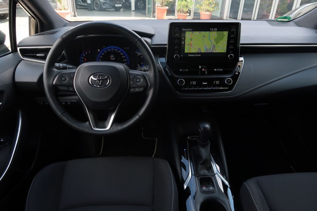 Toyota Corolla 1.8 Hybrid - Samsaru's Car Outlet