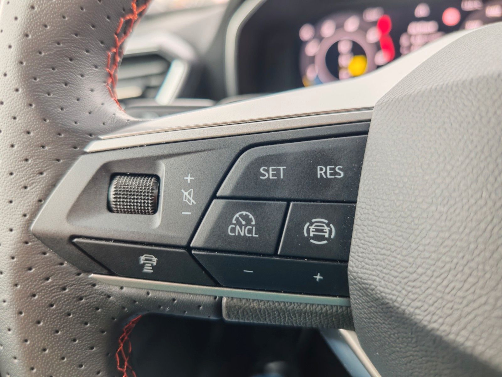 Seat Leon Sportstourer FR DSG 150PS NAVI+AHK+SHZ+APP+