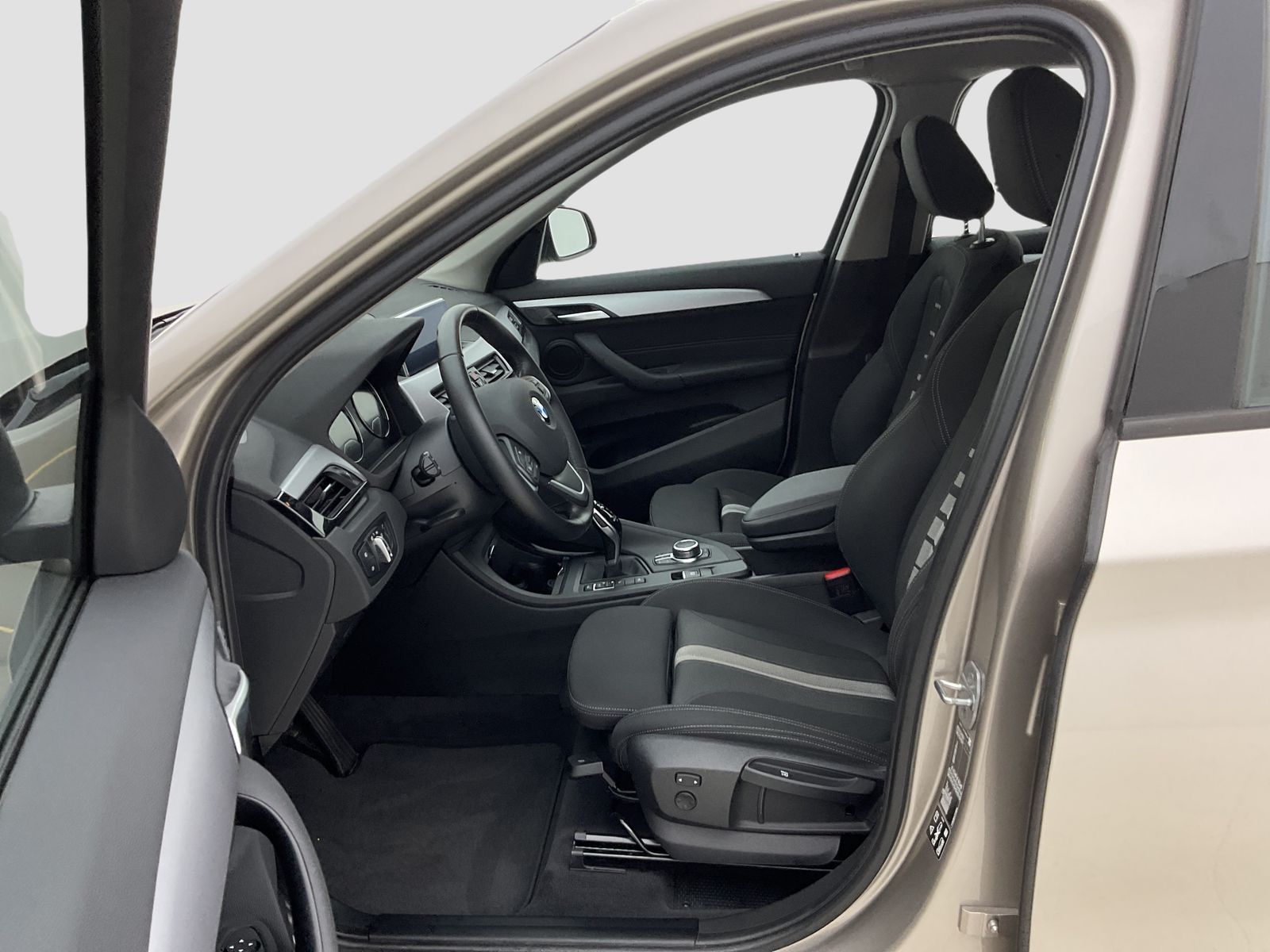 BMW X1 xDrive18d Sportsitze - Samsaru's Car Outlet