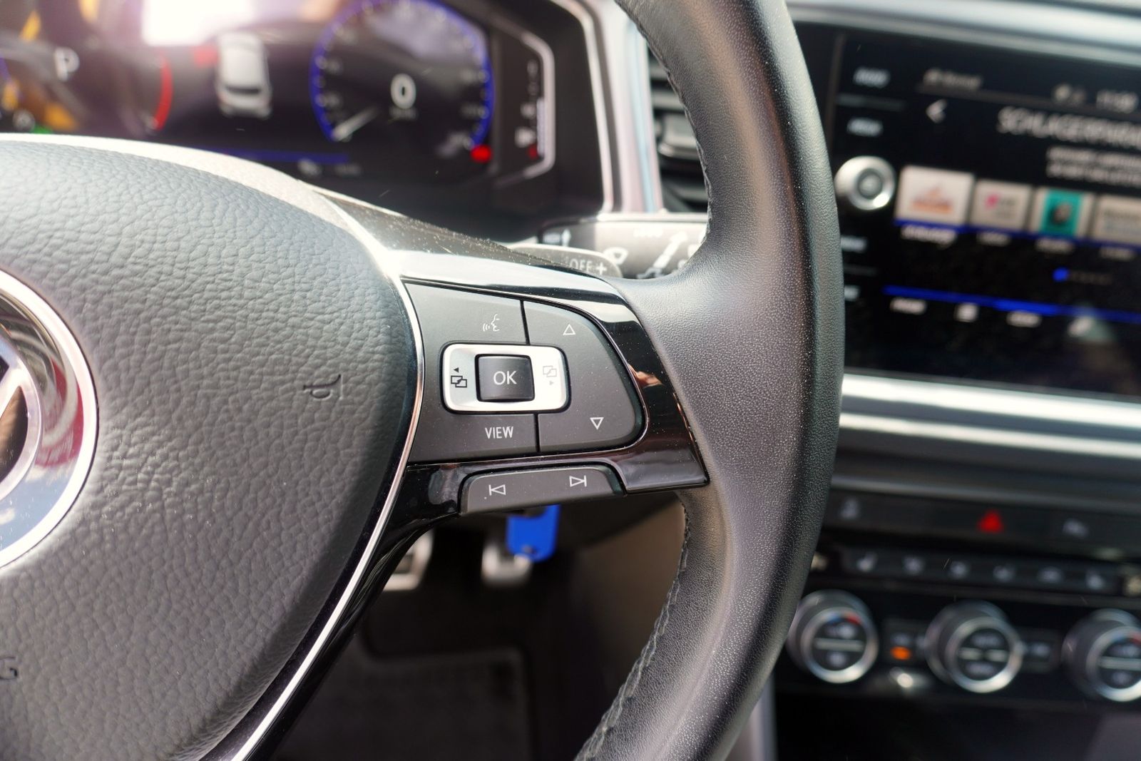 Volkswagen T-Roc 2.0 TDI Active - Samsaru's Car Outlet