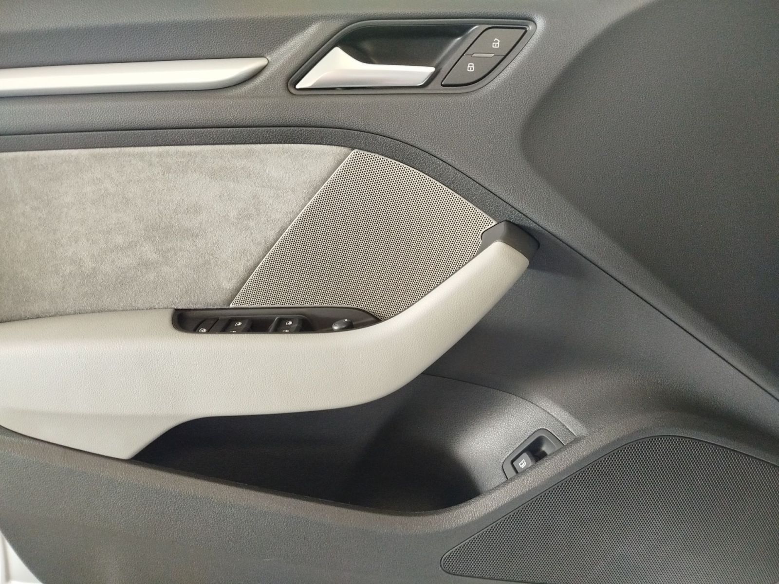 Audi A3 Sportback 40 e-tron S tronic - Samsaru's Car Outlet