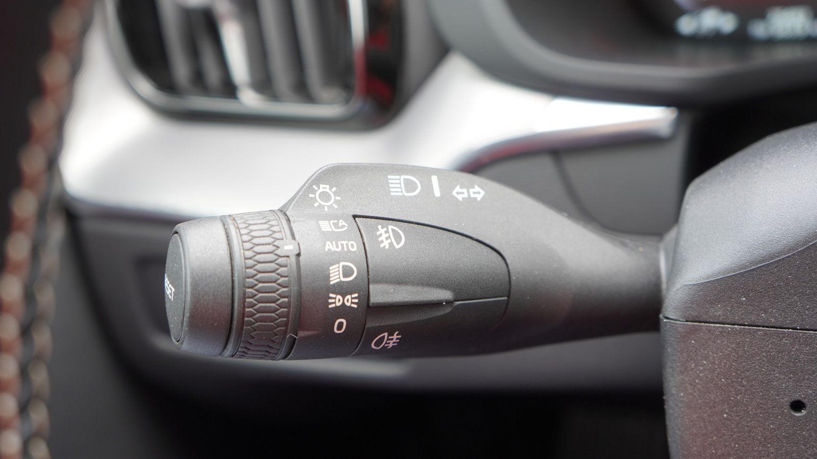 Volvo XC 60 B5 AWD R-Design - Samsaru's Car Outlet