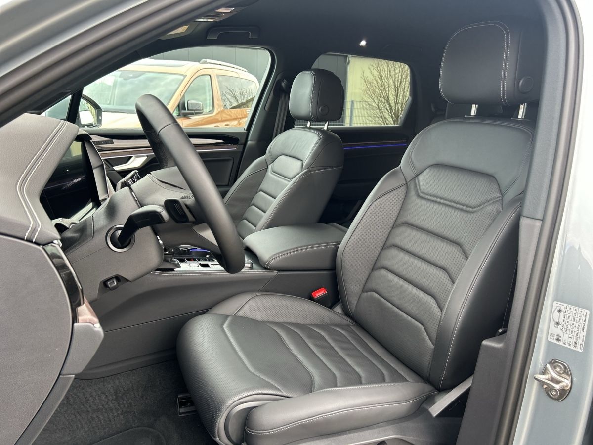 Volkswagen Touareg Elegance TDi - Samsaru's Car Outlet